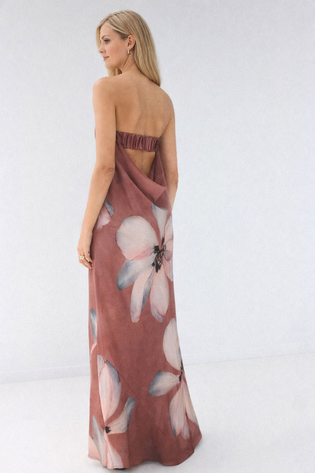 VESTIDO PRAGA CON CAPA