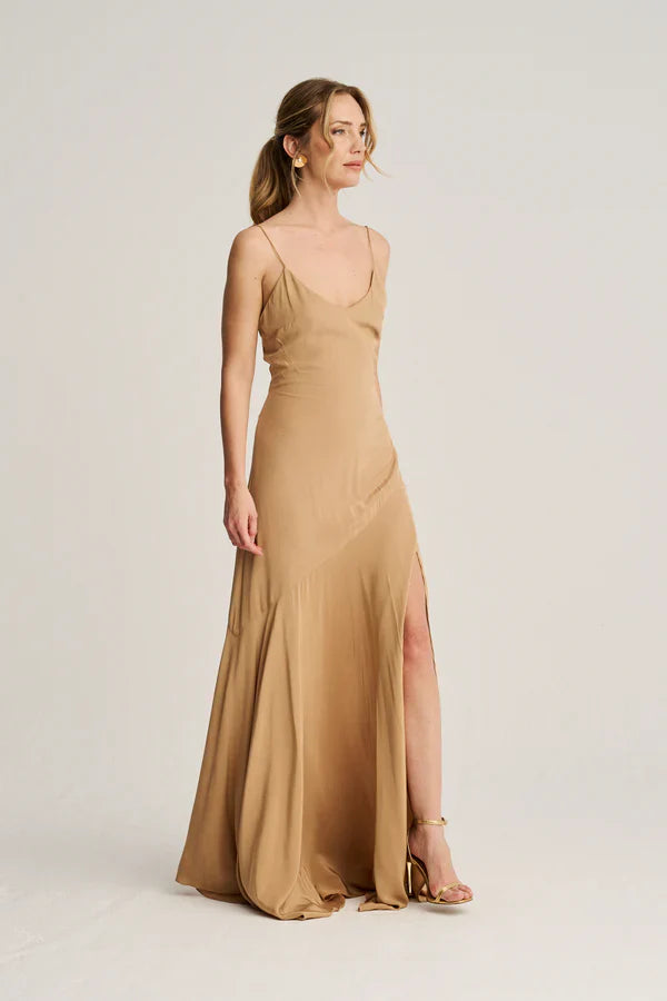 VESTIDO SANTORINI CON CAPA